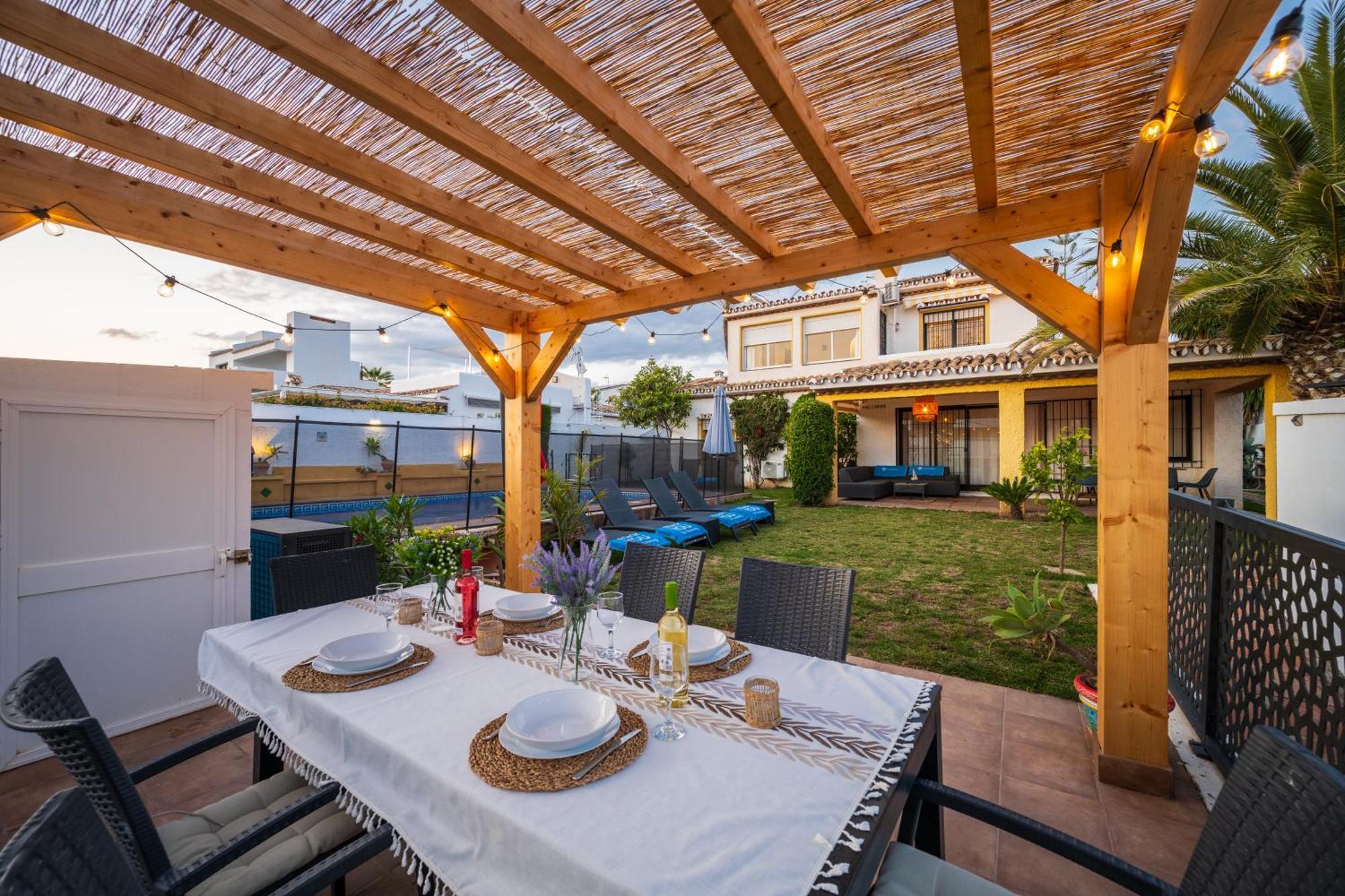 Typical Beach House Las Chapas Playa With Heated Pool Марбелья Экстерьер фото