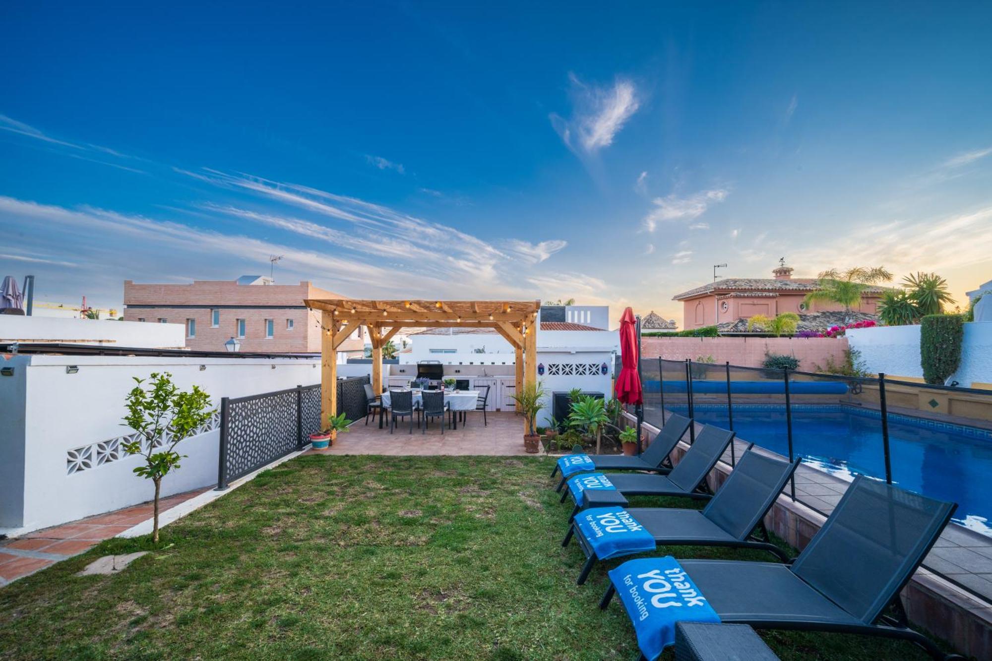 Typical Beach House Las Chapas Playa With Heated Pool Марбелья Экстерьер фото
